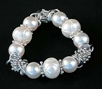 Silver Tone & White Beads Stretch Bracelet 049-40154