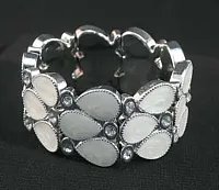 White Stretch Bracelet 049-40439