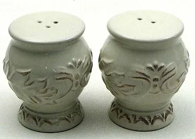 Decorative Ceramic Salt & Pepper Set 049-13769