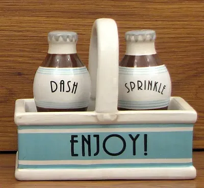 Ceramic Salt/Pepper in Tray 049-15085