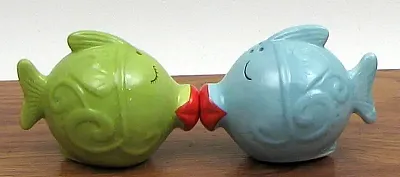 Ceramic Kissing Fish Salt and Pepper Set 049-15091