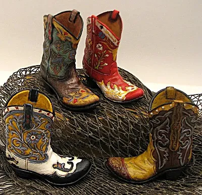 Resin Mini Boots Assorted priced each 049-15720