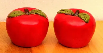 Ceramic Apple S & P Set 049-16175