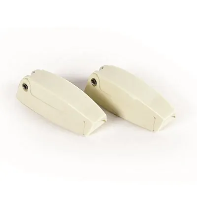 CAMCO 44163 Bag Door Catch Col Whte 2