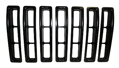 CROWN AUTO RT26043 Grille Insert Set